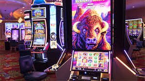 Người chơi Việt Nam theo dõi bàn baccarat live casino gh88 trên điện thoại